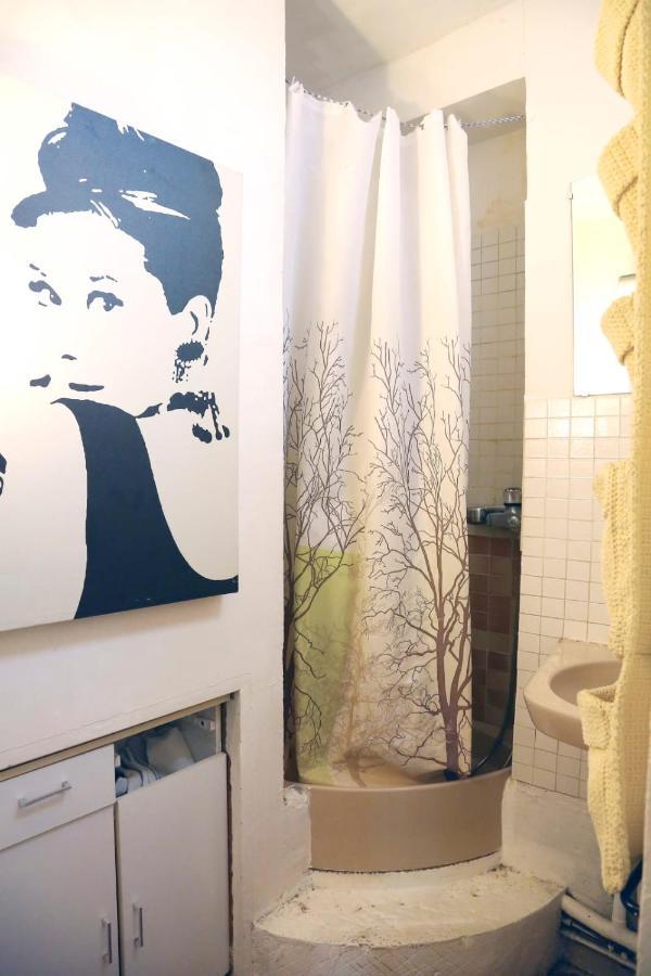 Charming Bright Near Montmartre Apartment