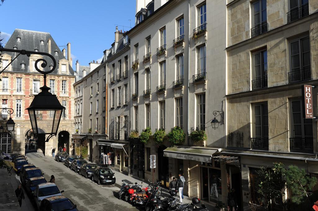Boutique De La Place Des Vosges 3*