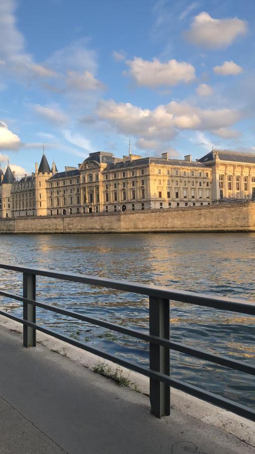 Au Coeur Des Arts Et Metiers Hotel Parigi