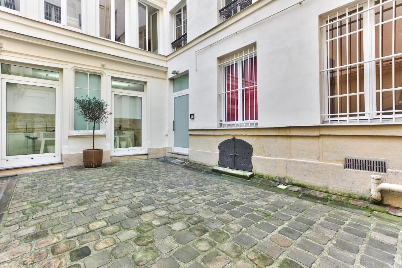 43- Parisien Flat Boulevards