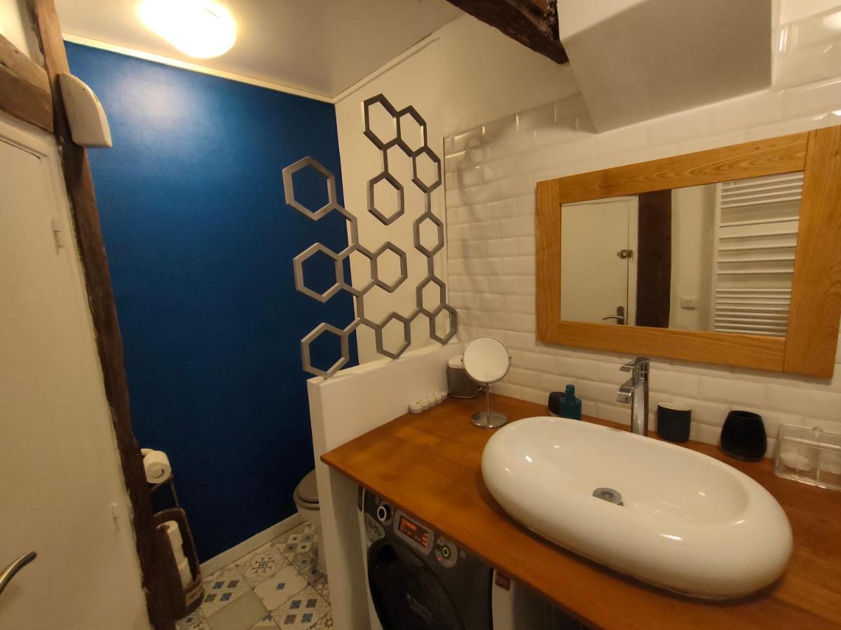 & ! 3 Bedrooms, 2 Bathrooms