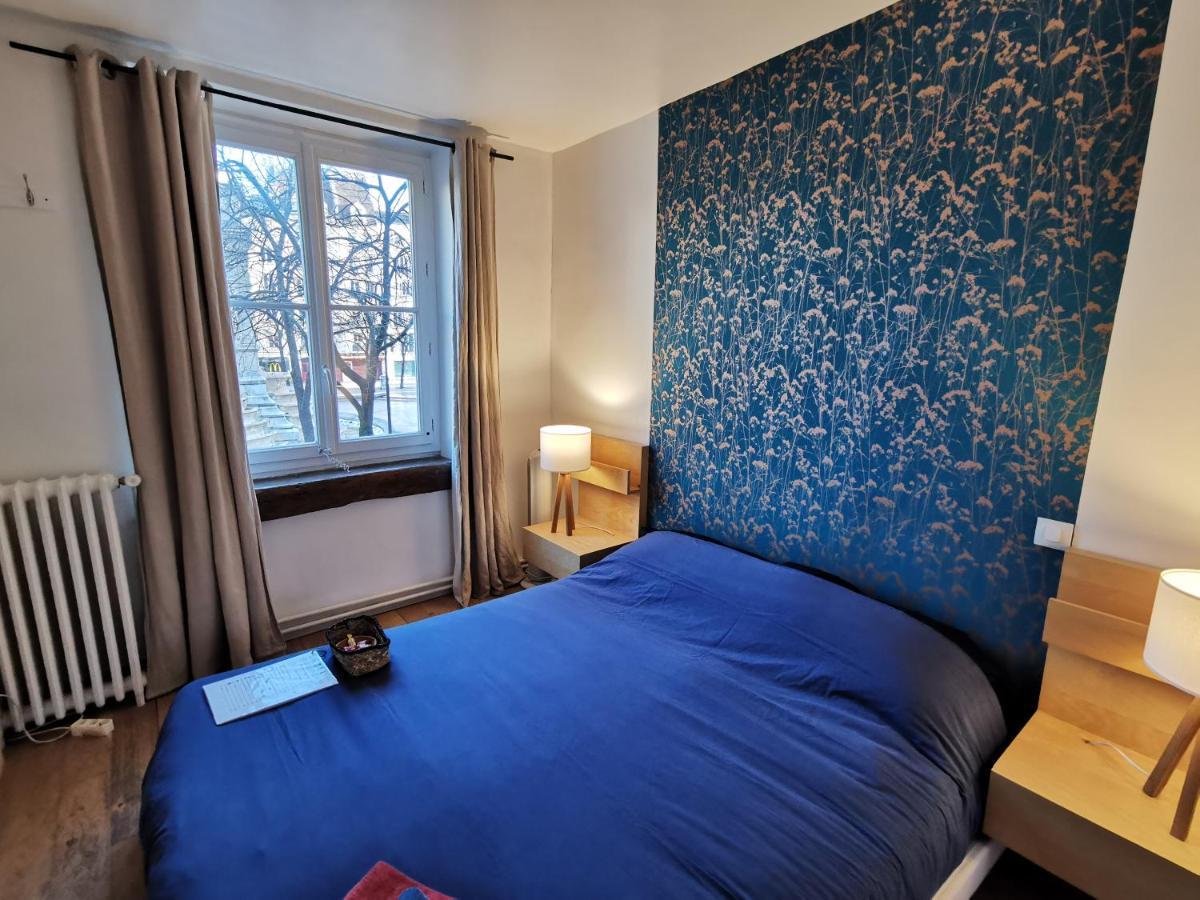 & ! 3 Bedrooms, 2 Bathrooms Parigi