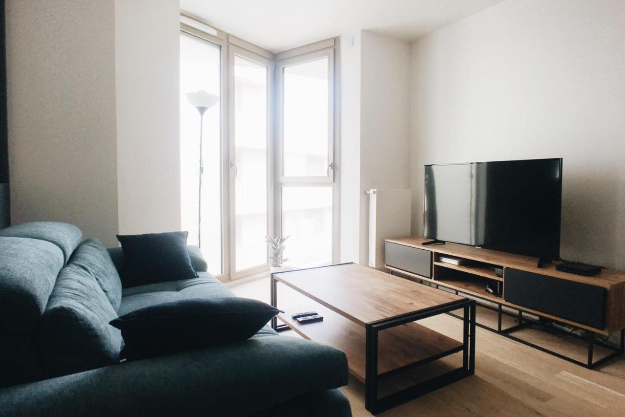 Lightful Flat Next To La Appartamento Parigi