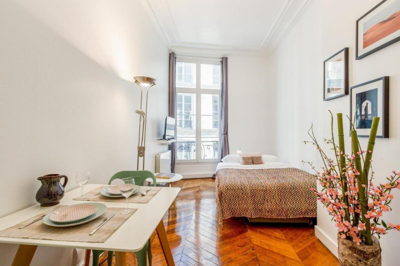 Appartamento Brand New Near Louvre And Opera Parigi