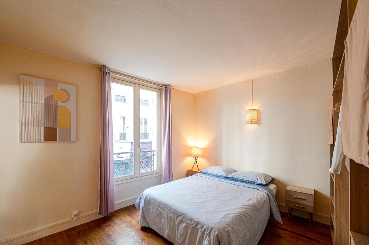 Bright And Lovely Parisian *
