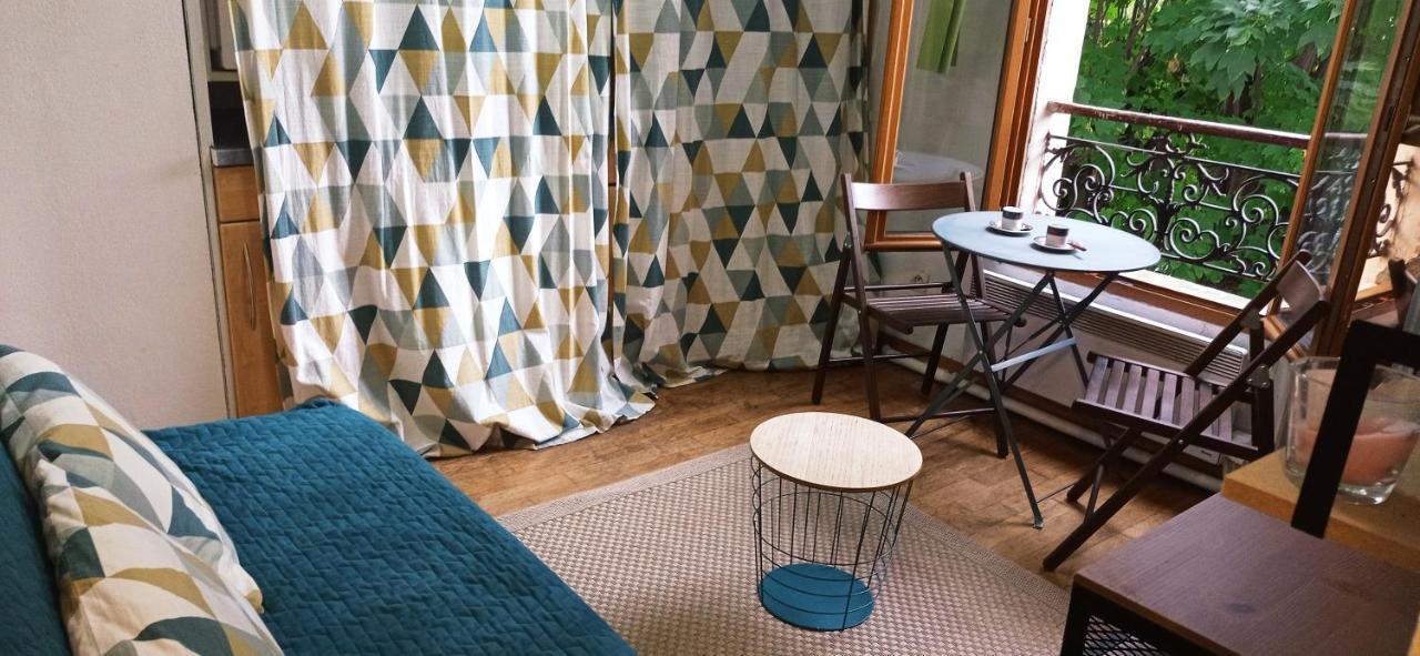 Apartment In Montmartre