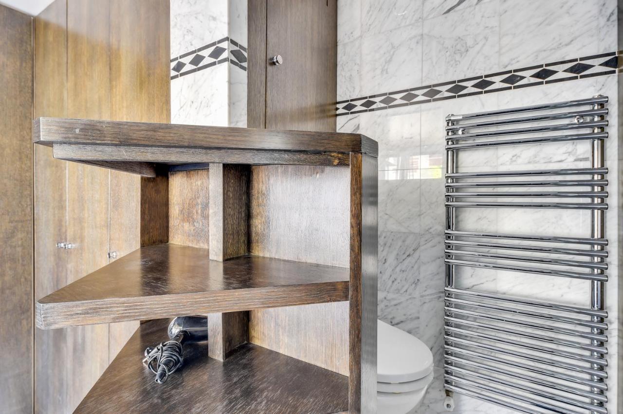 Champs Elysees-montaigne Luxe & View Of Eiffel Tower Apartment