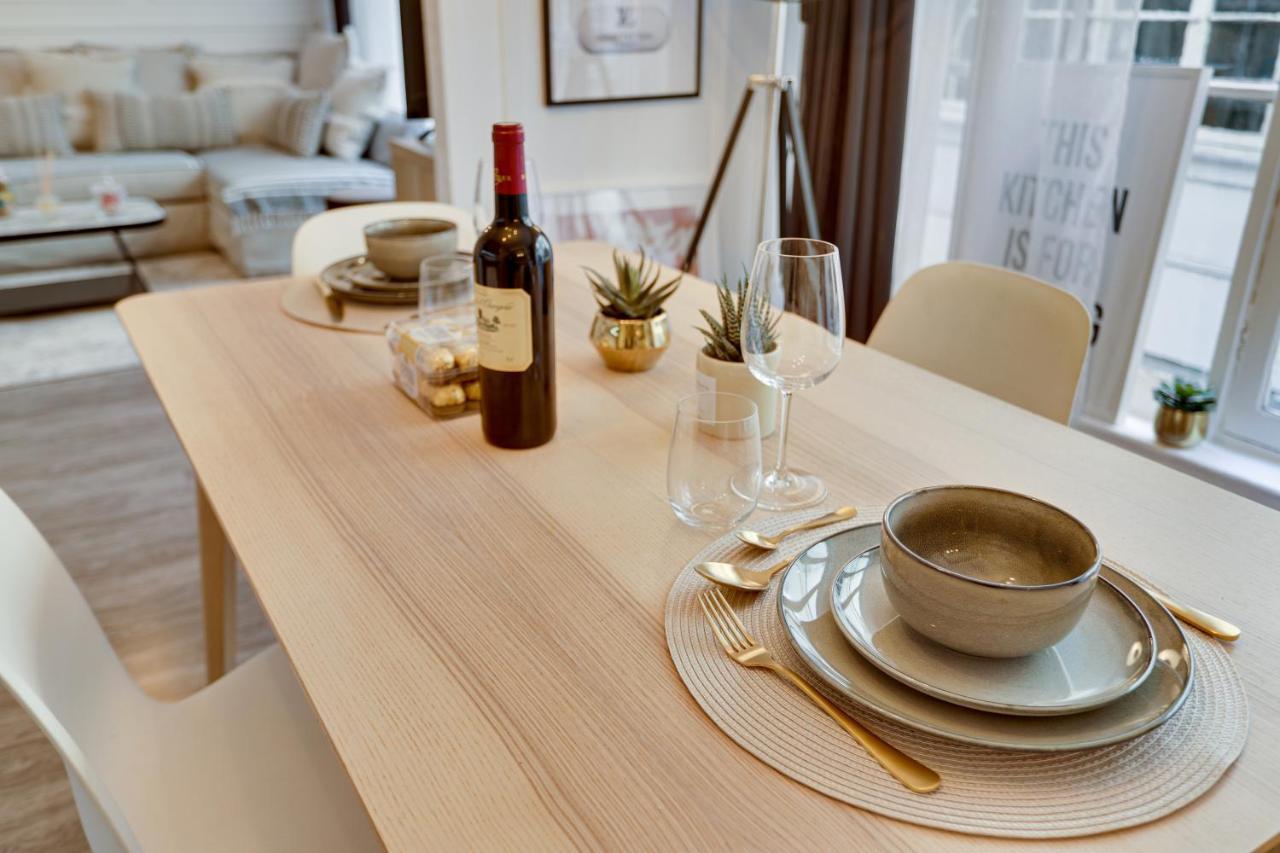 Stunning Historical Parisian Flat - Louvre Area Appartamento Parigi