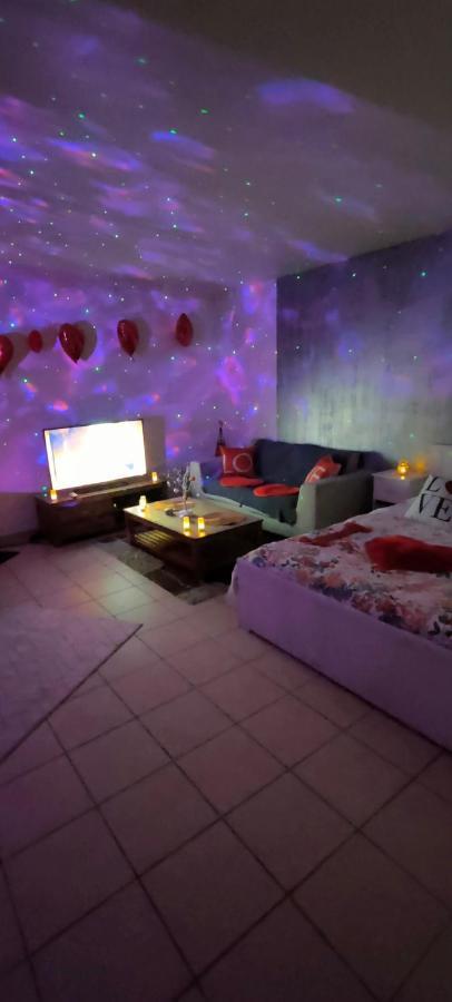 Cosy private Jacuzzi Spa apartment in Paris Appartamento *