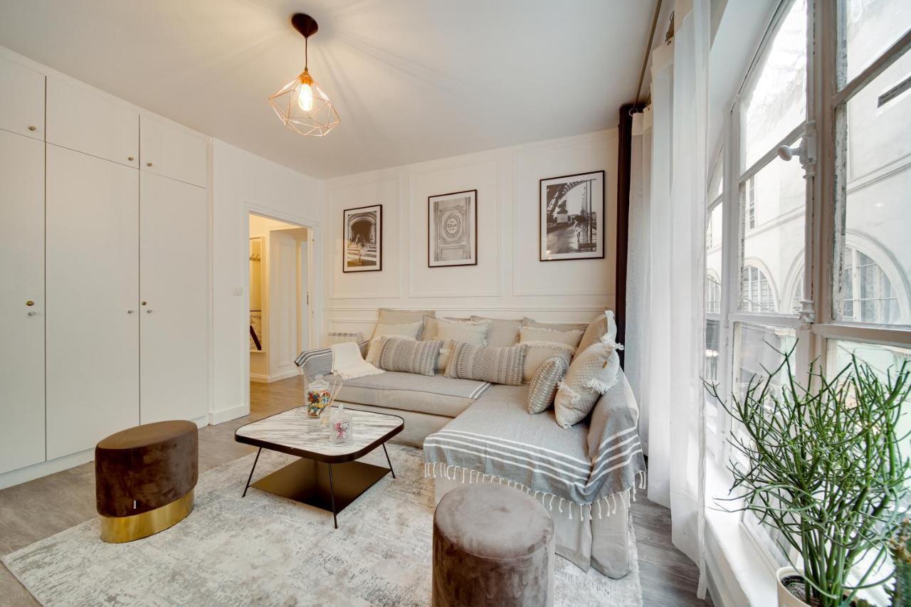 Stunning Historical Parisian Flat - Louvre Area Appartamento