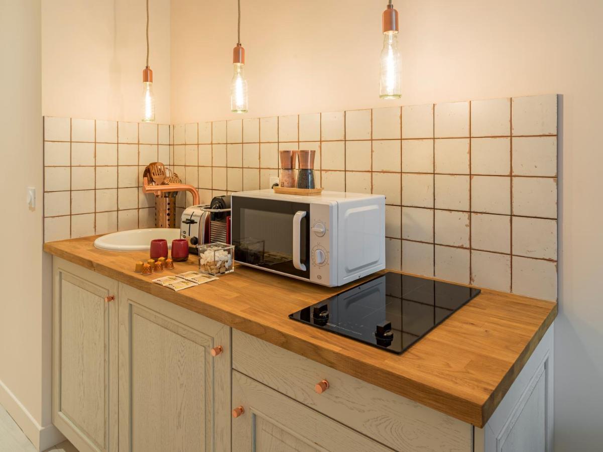 Pink & Wood Cocoon Apartment *