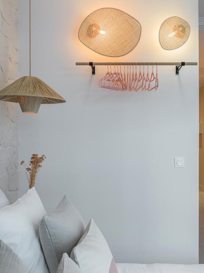 Apartment Pink & Wood Cocoon Paris