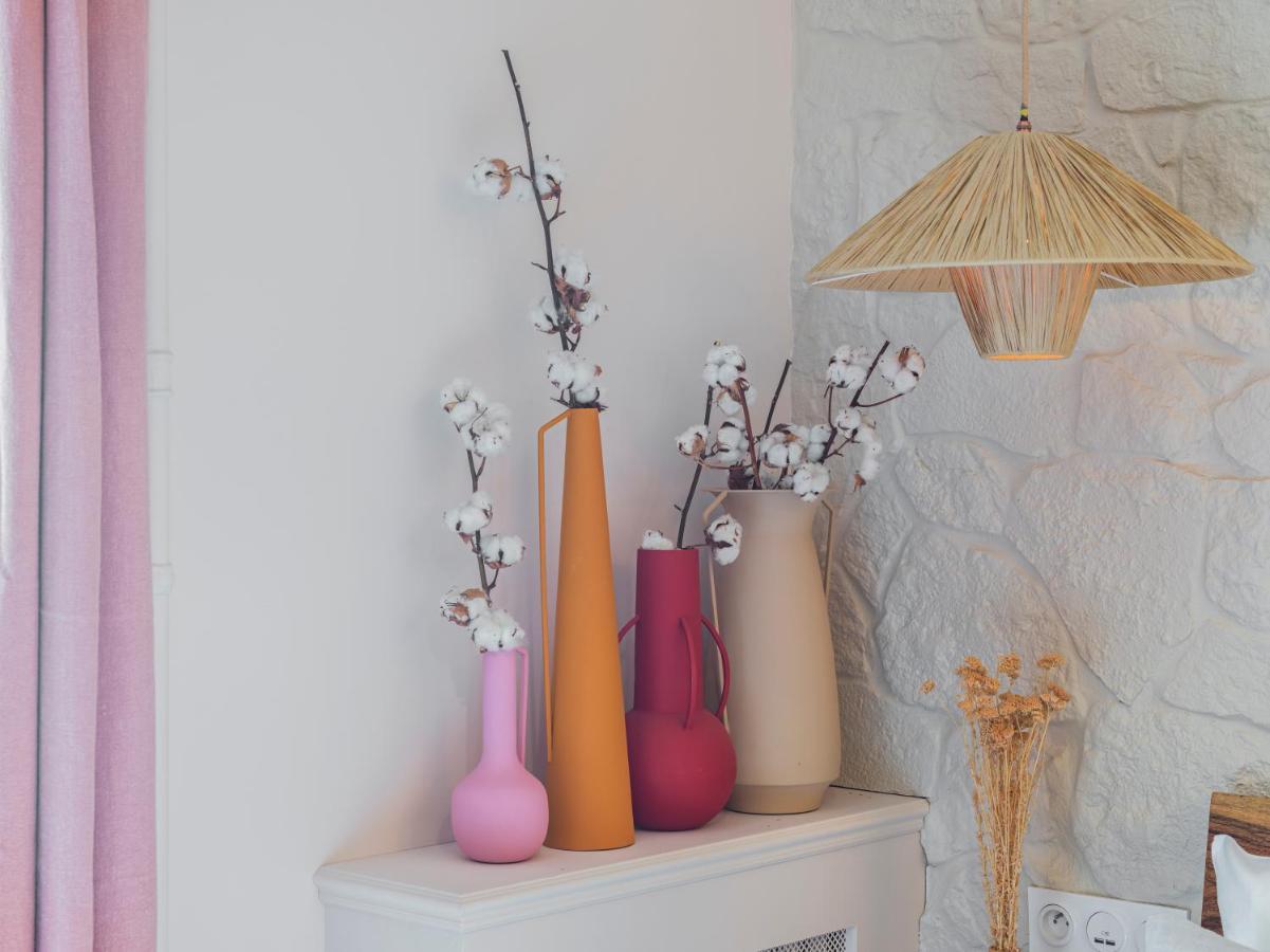 Apartment Pink & Wood Cocoon Paris