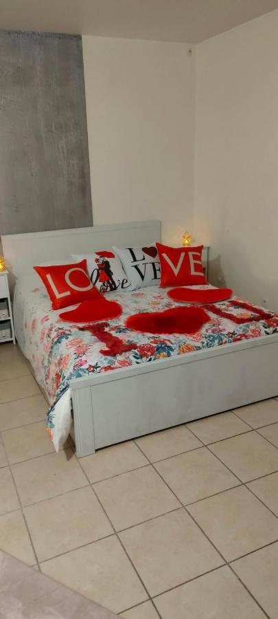 Cosy private Jacuzzi Spa apartment in Paris * Parigi