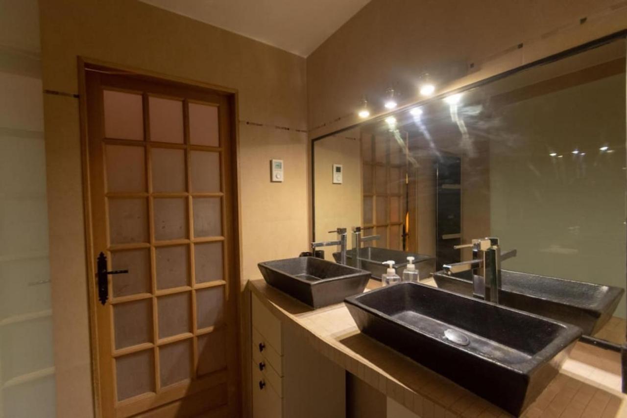 Very French Two Bedroom In The Heart Of *