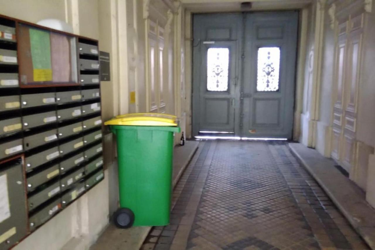 Appartamento Very French Two Bedroom In The Heart Of Parigi