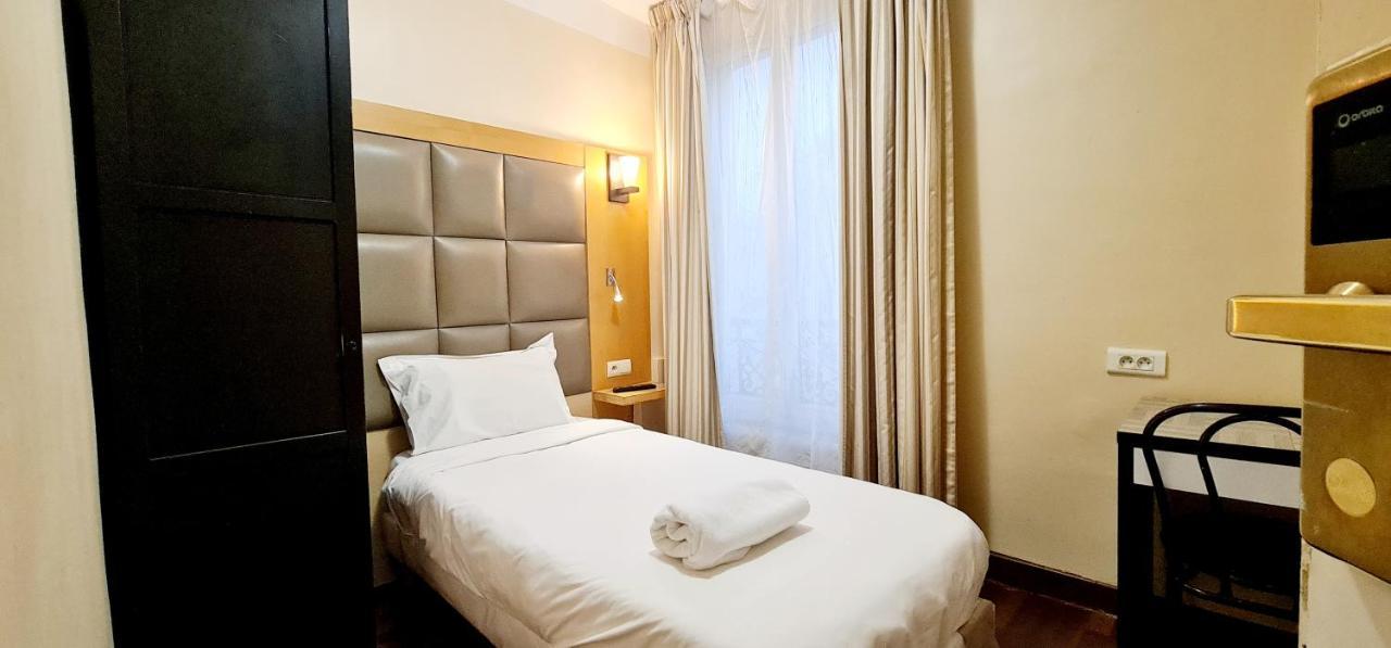 Hotel De France 18 Parigi