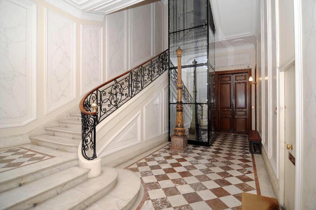High L' Elysee Faubourg St Honore * Paris