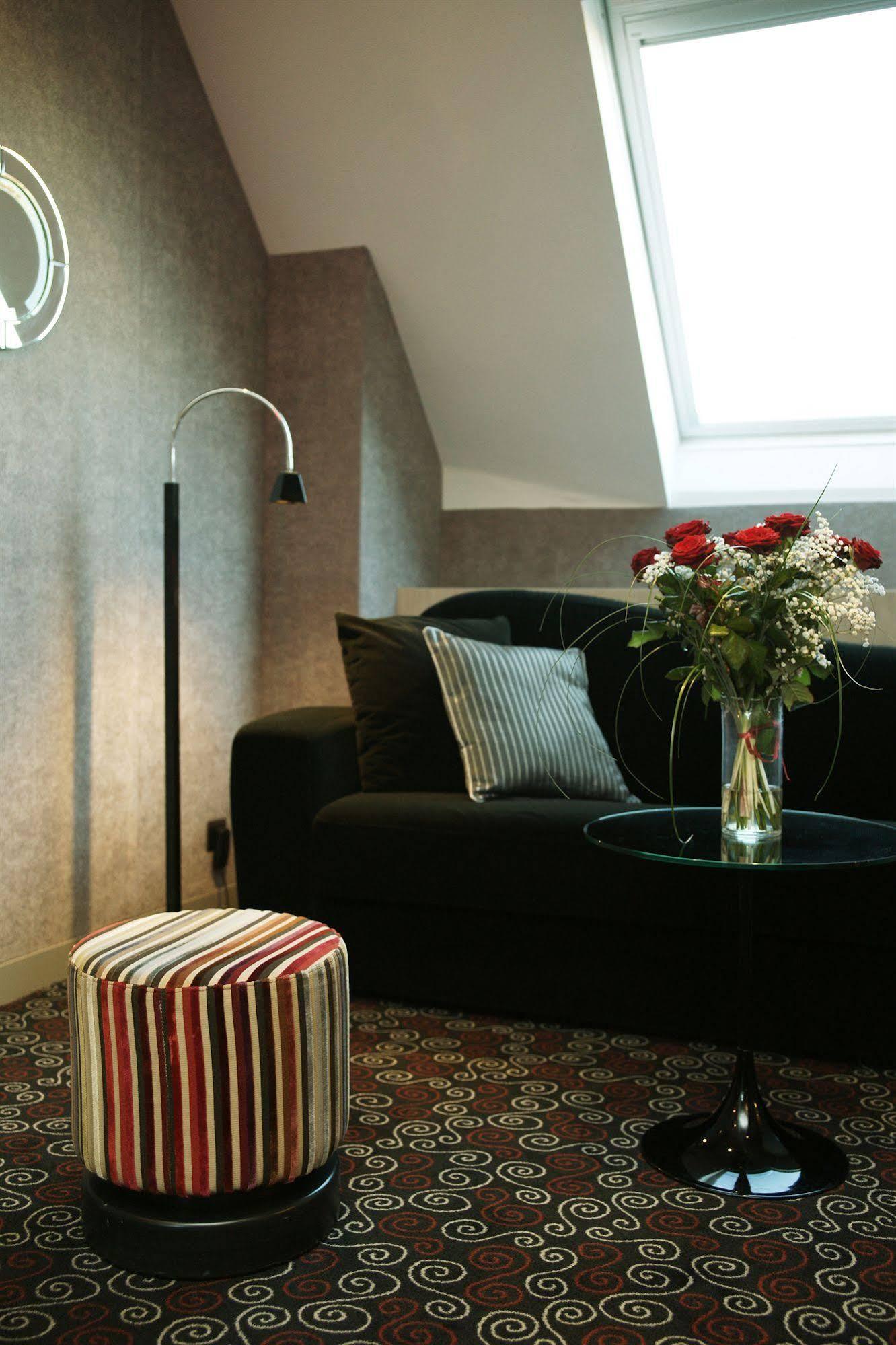 Hotel Jardin De Cluny 4*