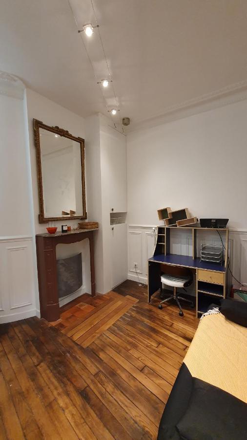 Appartamento 16m2 Dans Immeuble Hausmannien Parigi