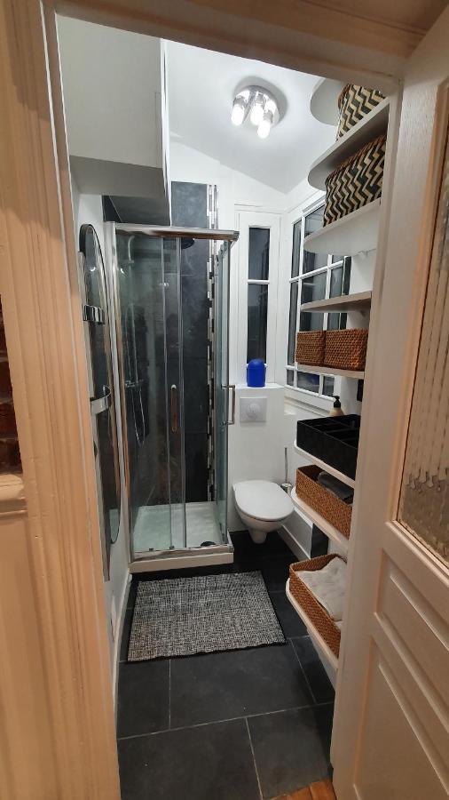 16m2 Dans Immeuble Hausmannien Parigi