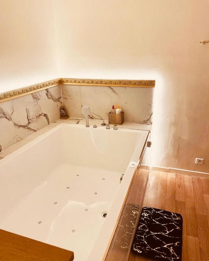 Jacuzzi