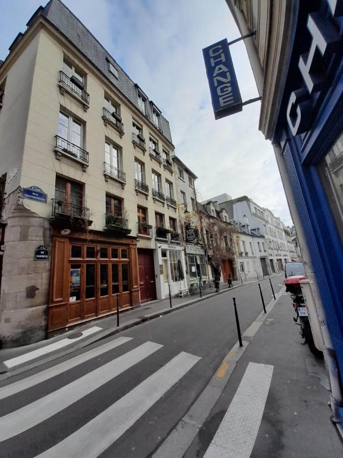 Cosy 2 Pièces Typiquement Parisien à Notre-dame Appartamento *
