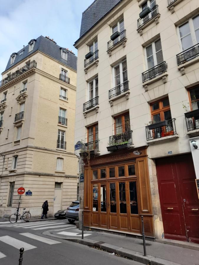 Cosy 2 Pièces Typiquement Parisien à Notre-dame Appartamento