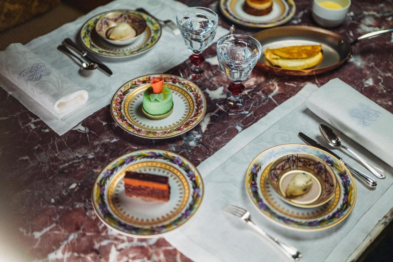 Hotel Plaza Athénée - Dorchester Collection