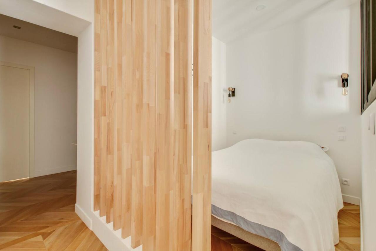 Refurbished Design Flat -near Champs-elysées Parigi