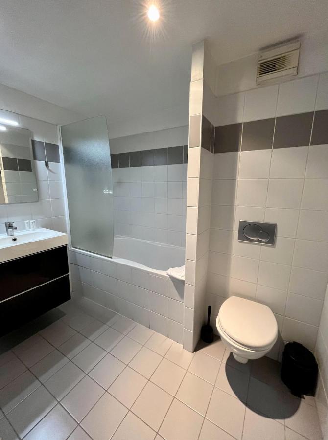 Charmant Studio Dans Un Immeuble 5 *