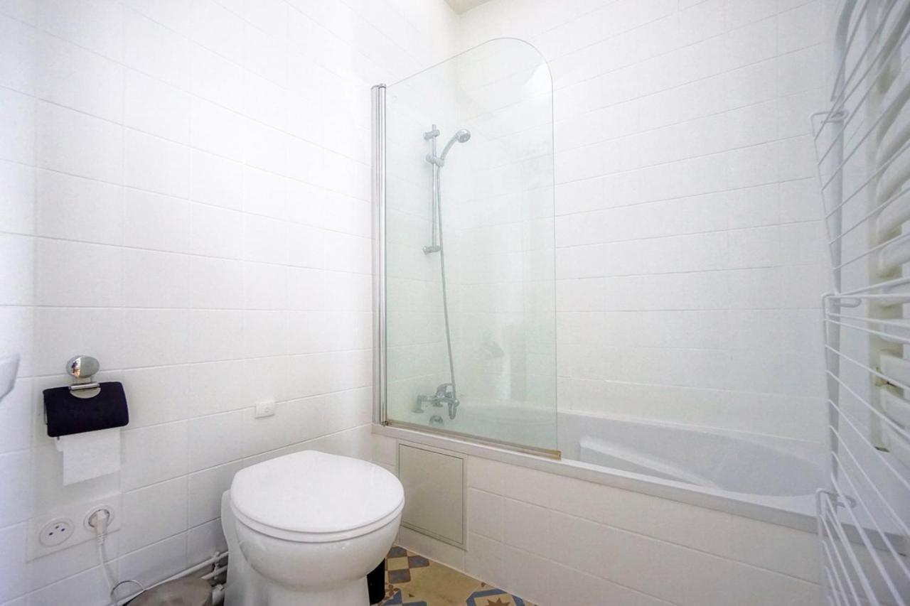 Bright Accomodation Near 