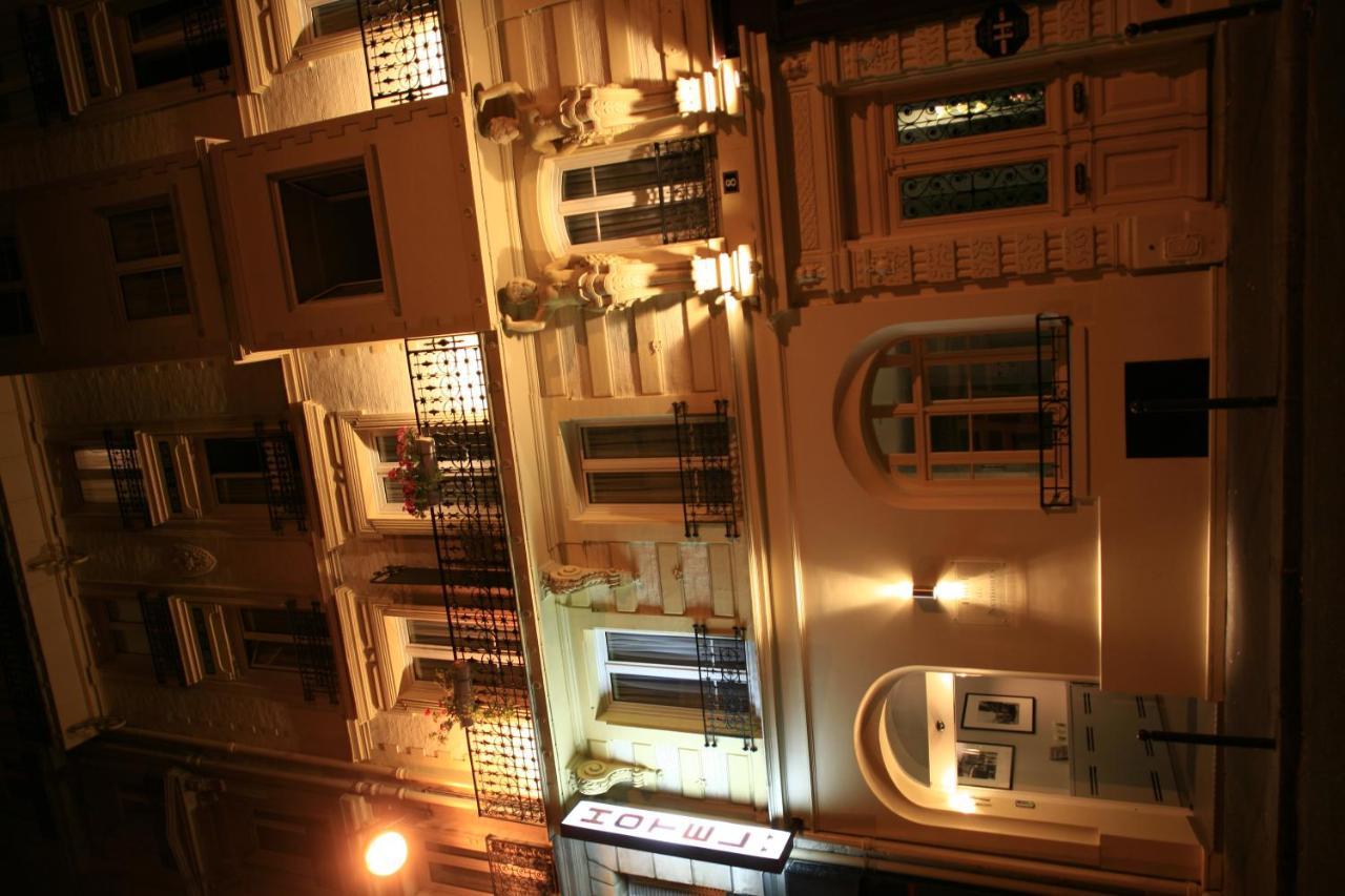 De Nemours