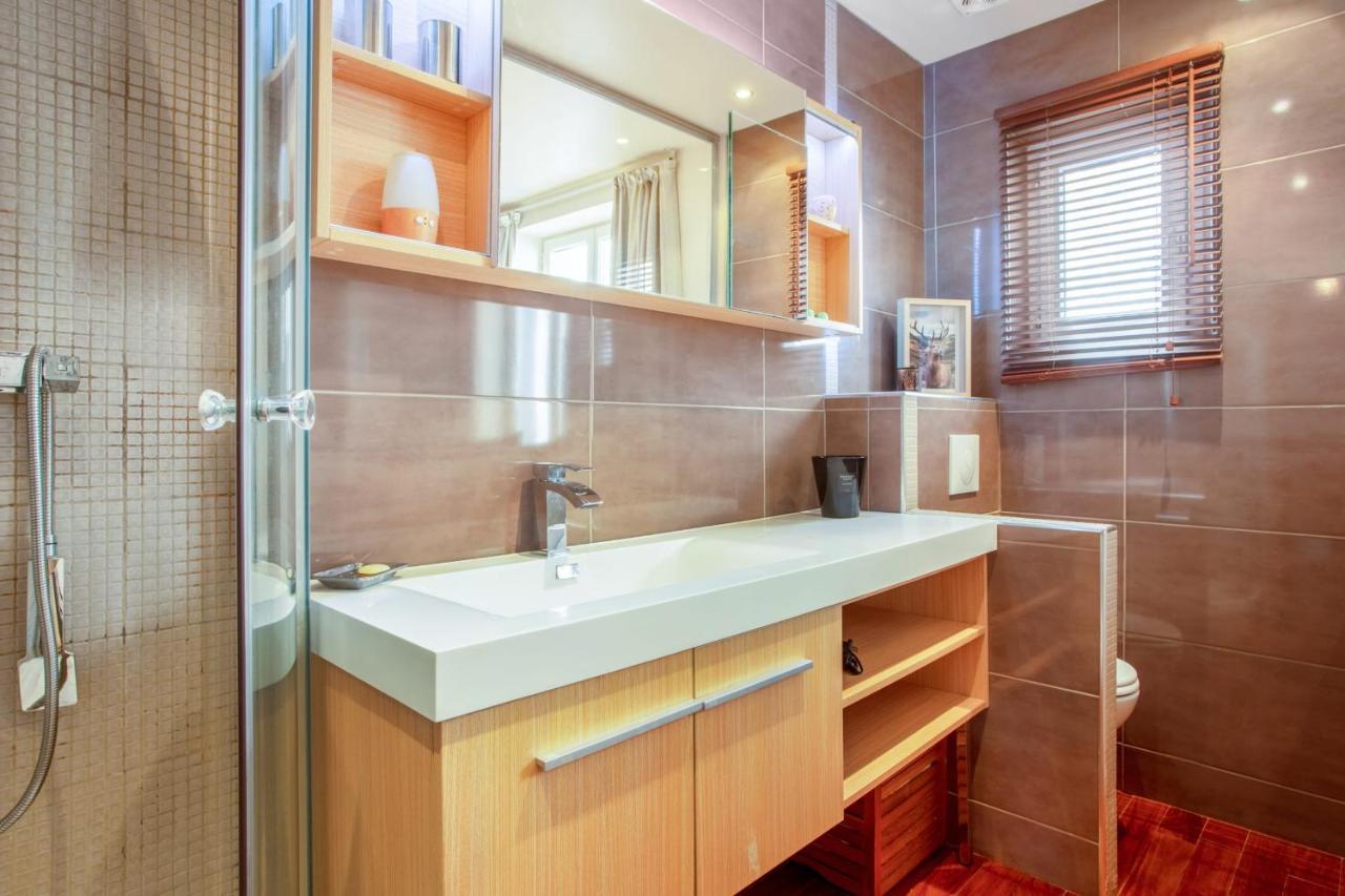 Superb&calm Flat Near Ternes&champs Elysées In - Welkeys * Parigi