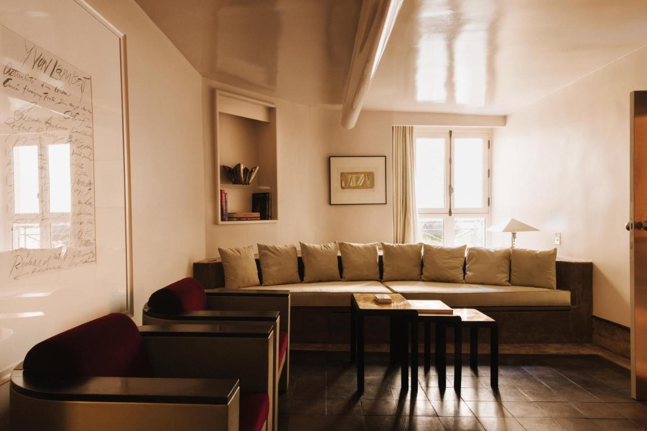 Pied A Terre Tuileries Apartment