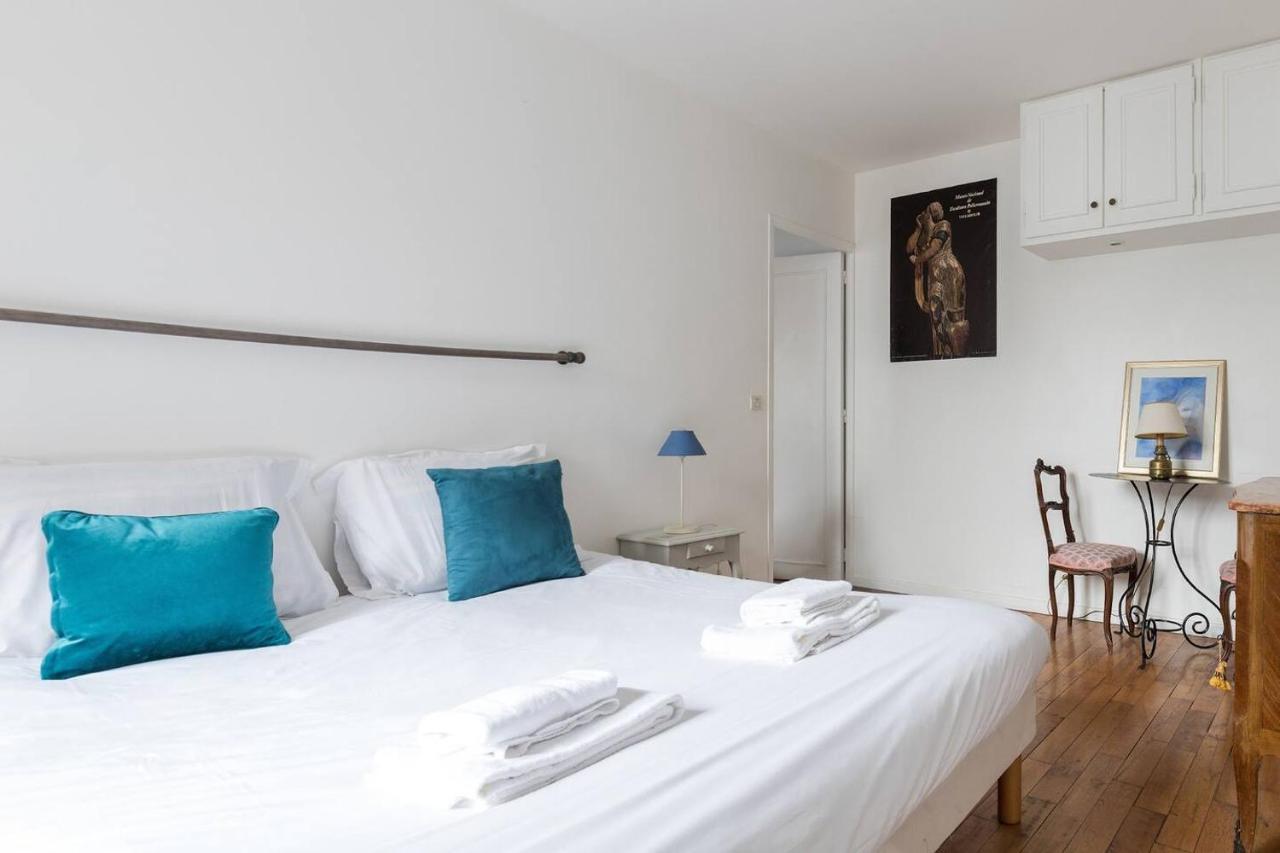 Marais - Place Des Vosges Apartment *