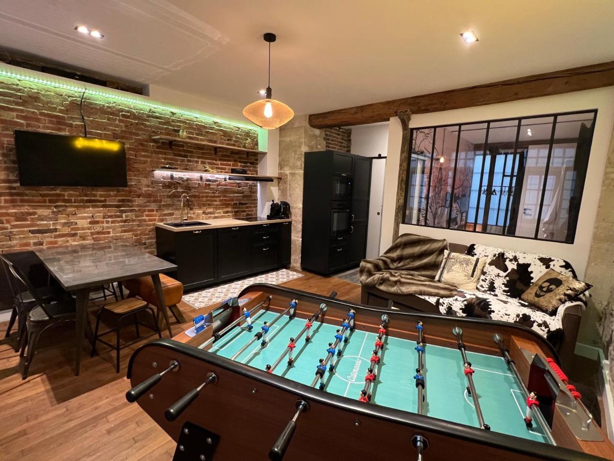 Appartamento Good Vibes Luxurious Loft In 11th, With Ac & Table Football