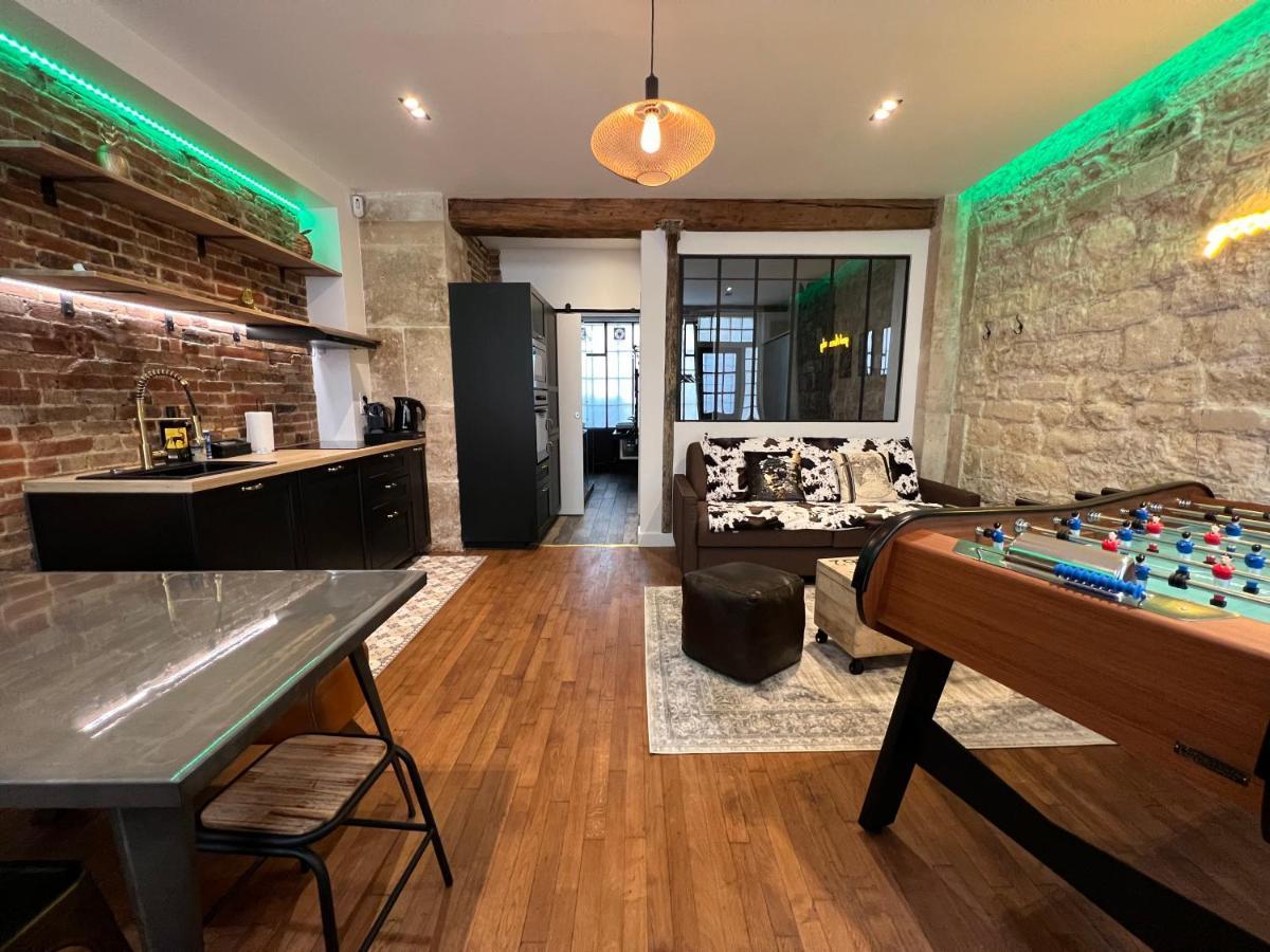 Appartamento Good Vibes Luxurious Loft In 11th, With Ac & Table Football *