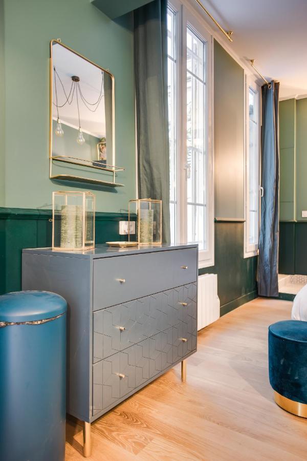 The Charming Trocadero Eiffel Tower Bed & Breakfast