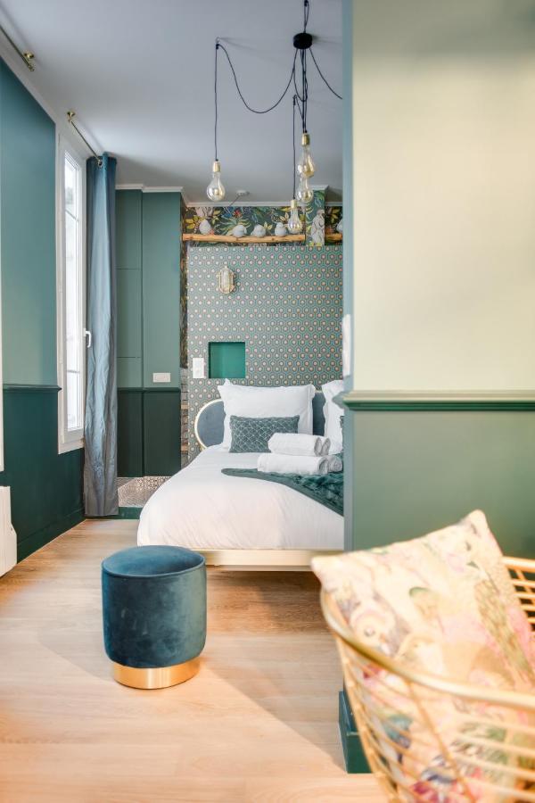 The Charming Trocadero Eiffel Tower Bed & Breakfast