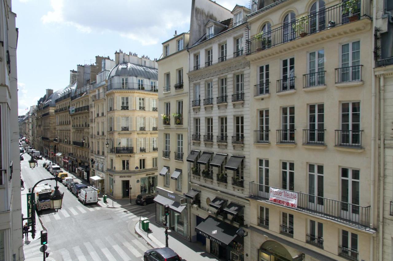 Rue Saint Honore - Louvre * Paris