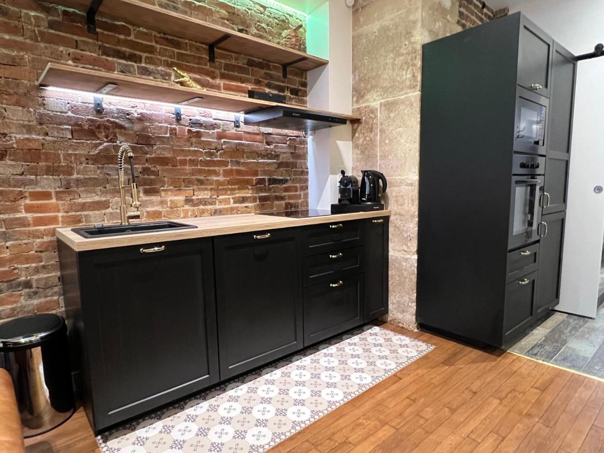 Appartamento Good Vibes Luxurious Loft In 11th, With Ac & Table Football