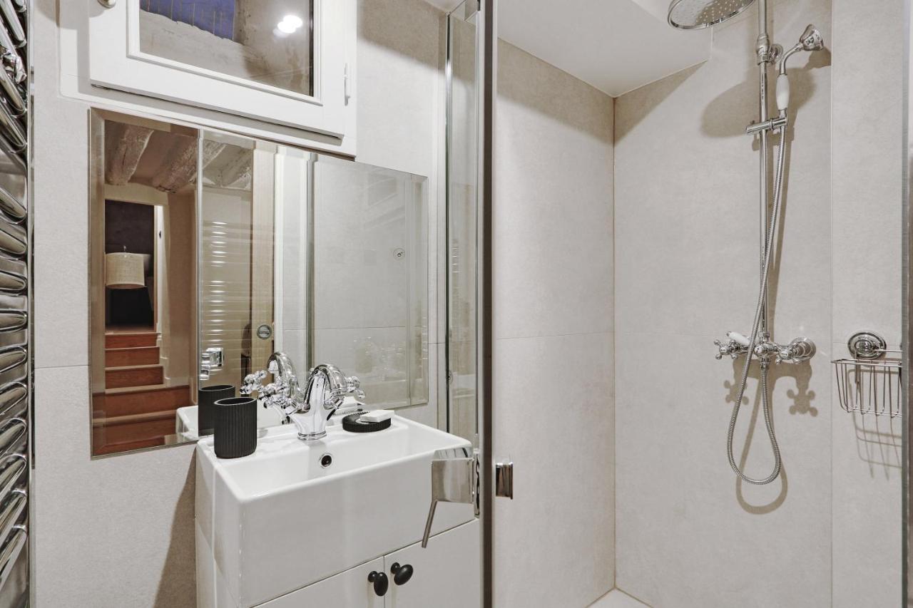 Pick A Flat's In Le Marais - Rue Saint Martin *