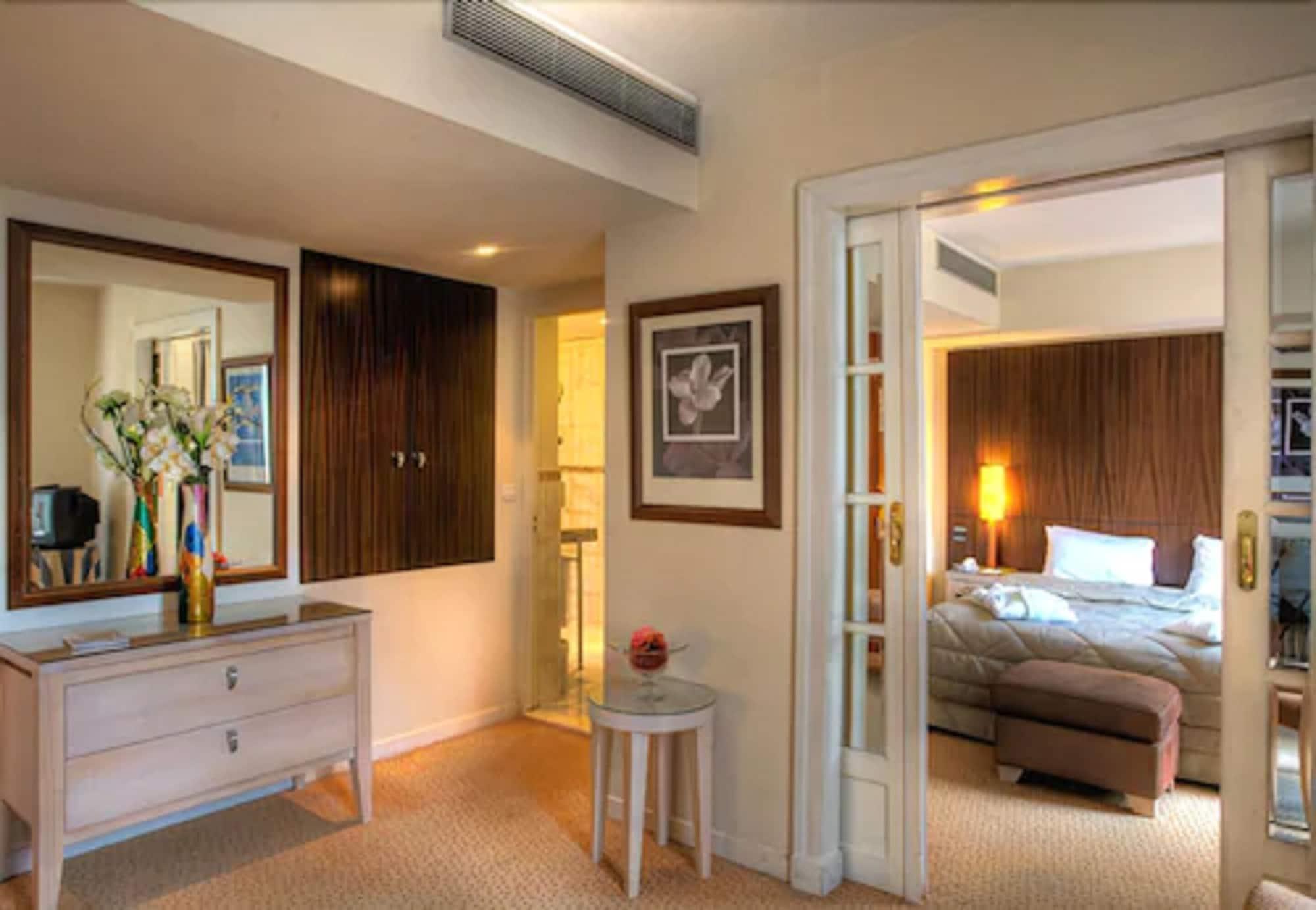 Le Pera Hotel 4*
