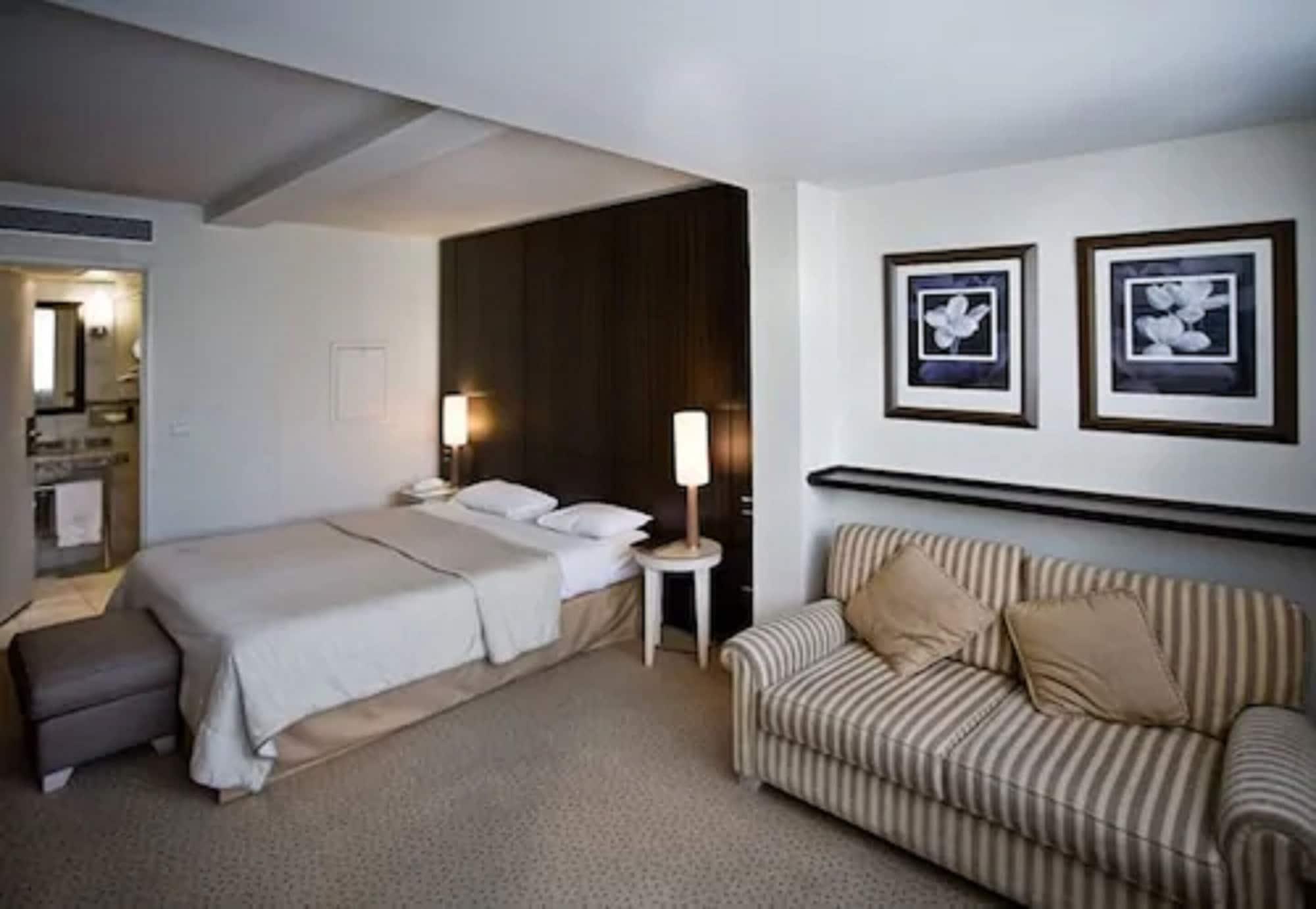 Le Pera Hotel 4*
