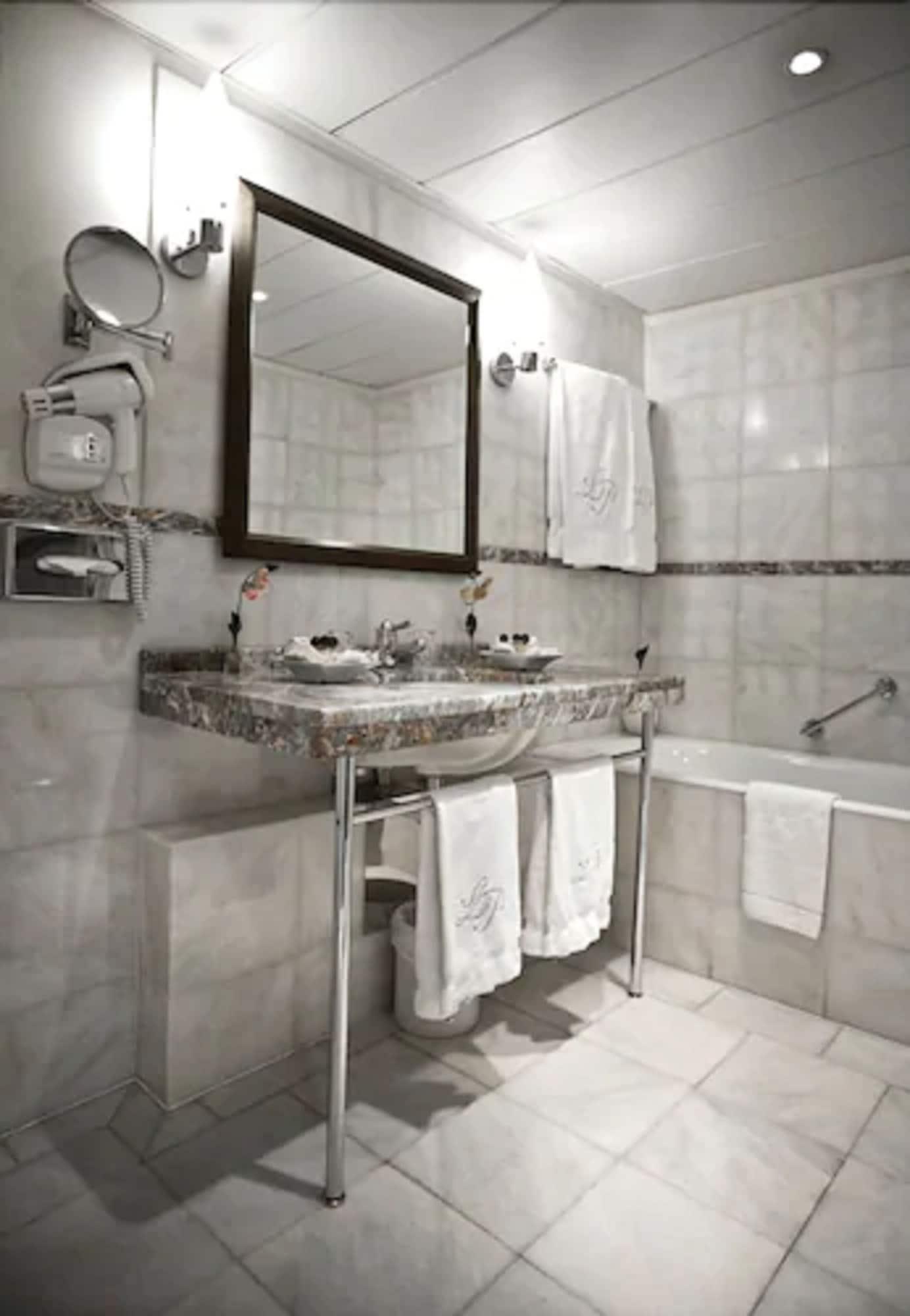 Le Pera Hotel