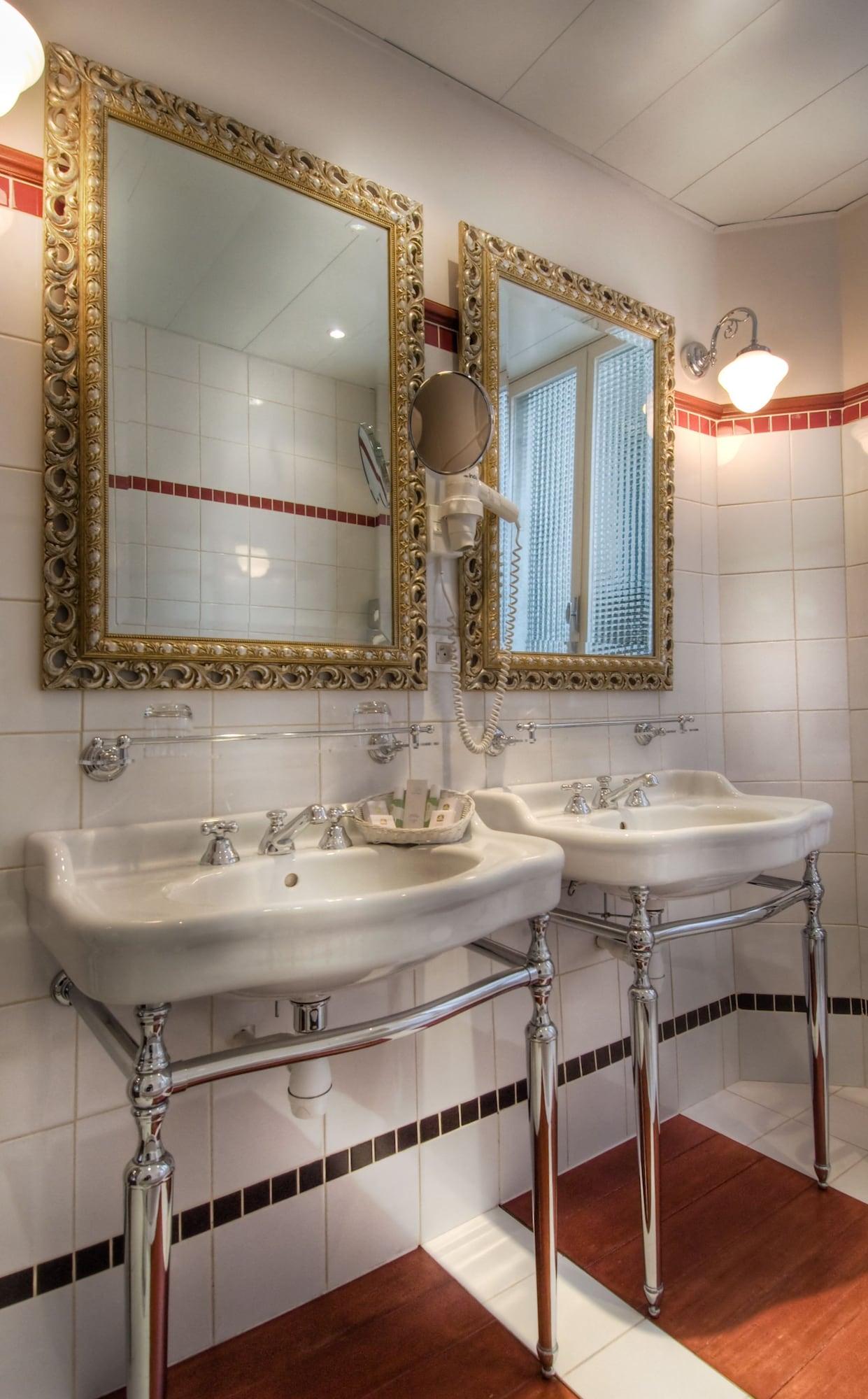 Best Western Premier Trocadero La Tour Hotel 4*