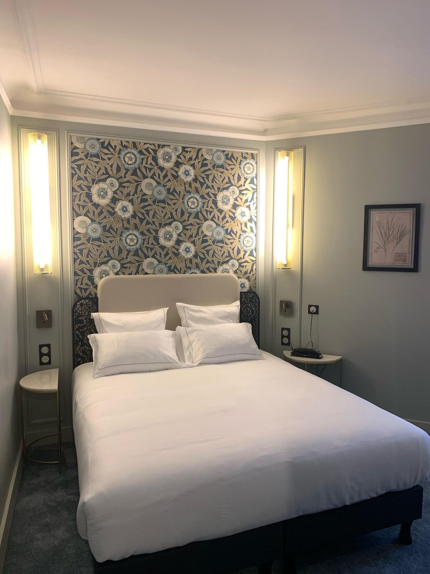 Elsa, Hotel Paris