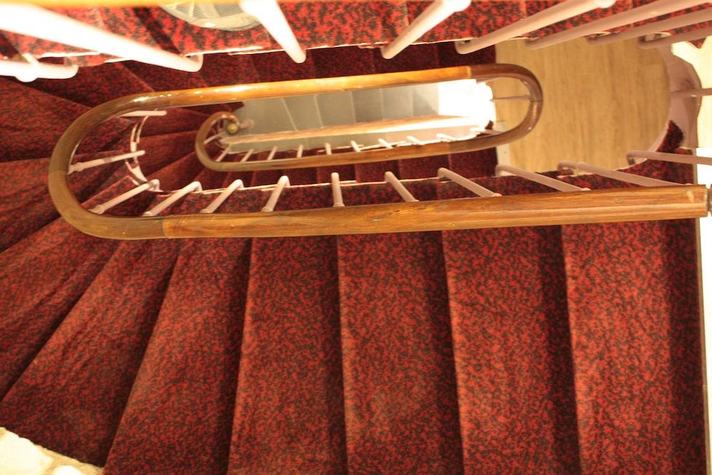 Hauteville Opera 3*