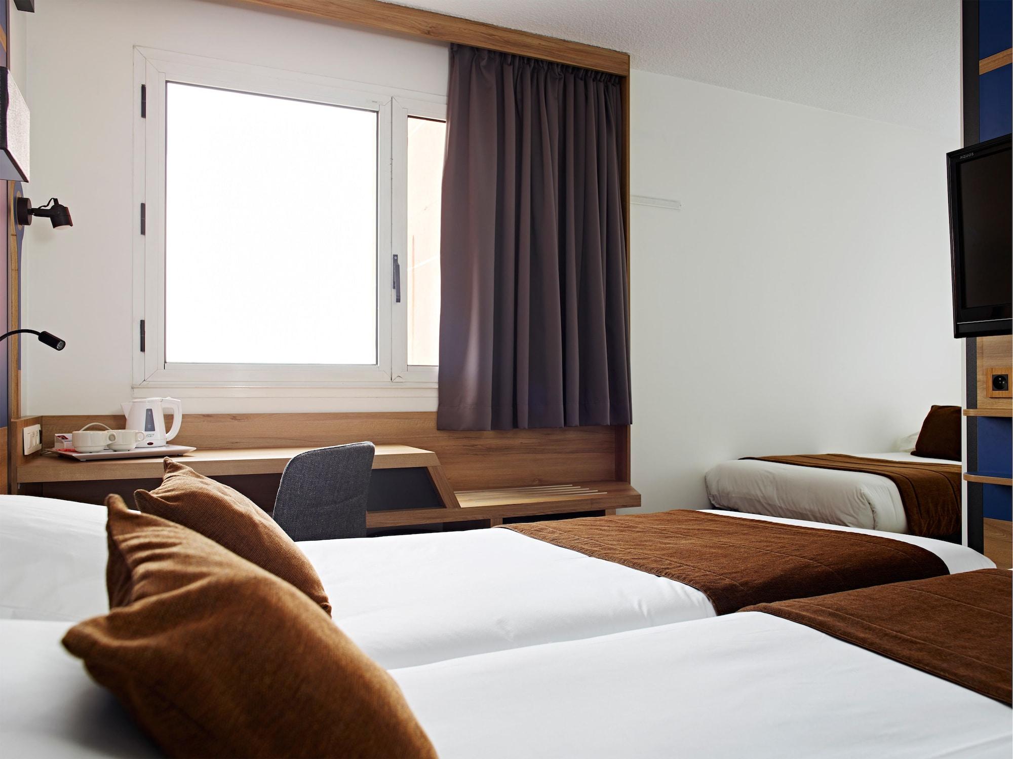 Hotel Median Congres Parigi